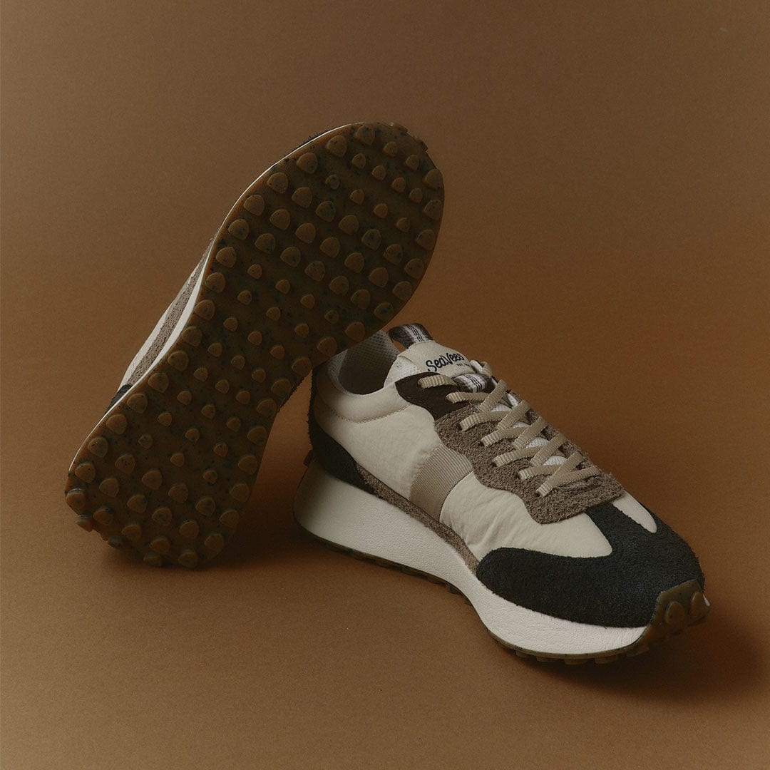 Womens - Acorn Trainer - Black and Tan - Image 10