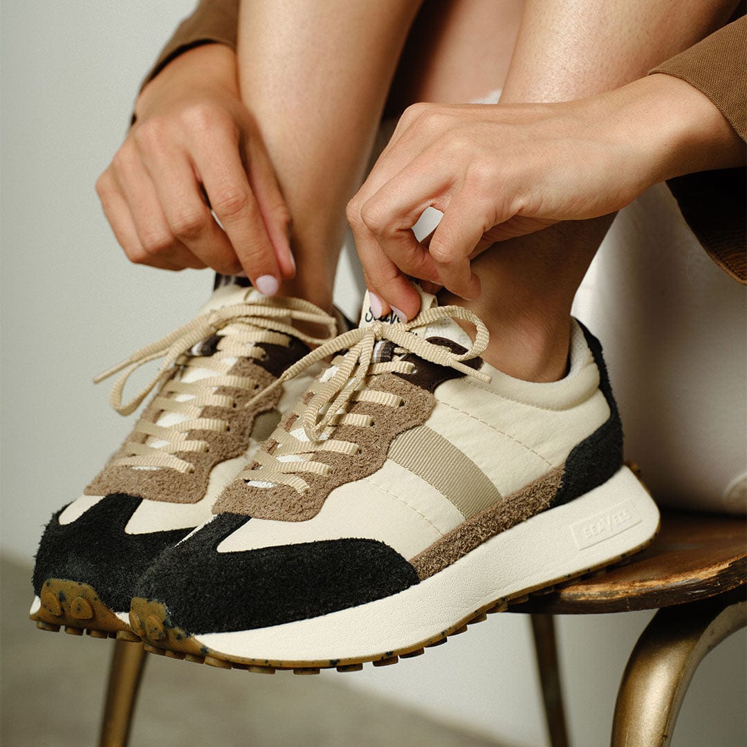 Womens - Acorn Trainer - Black and Tan - Image 9